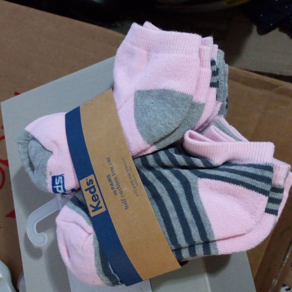 Keds half cushion low-cut socks for girls.